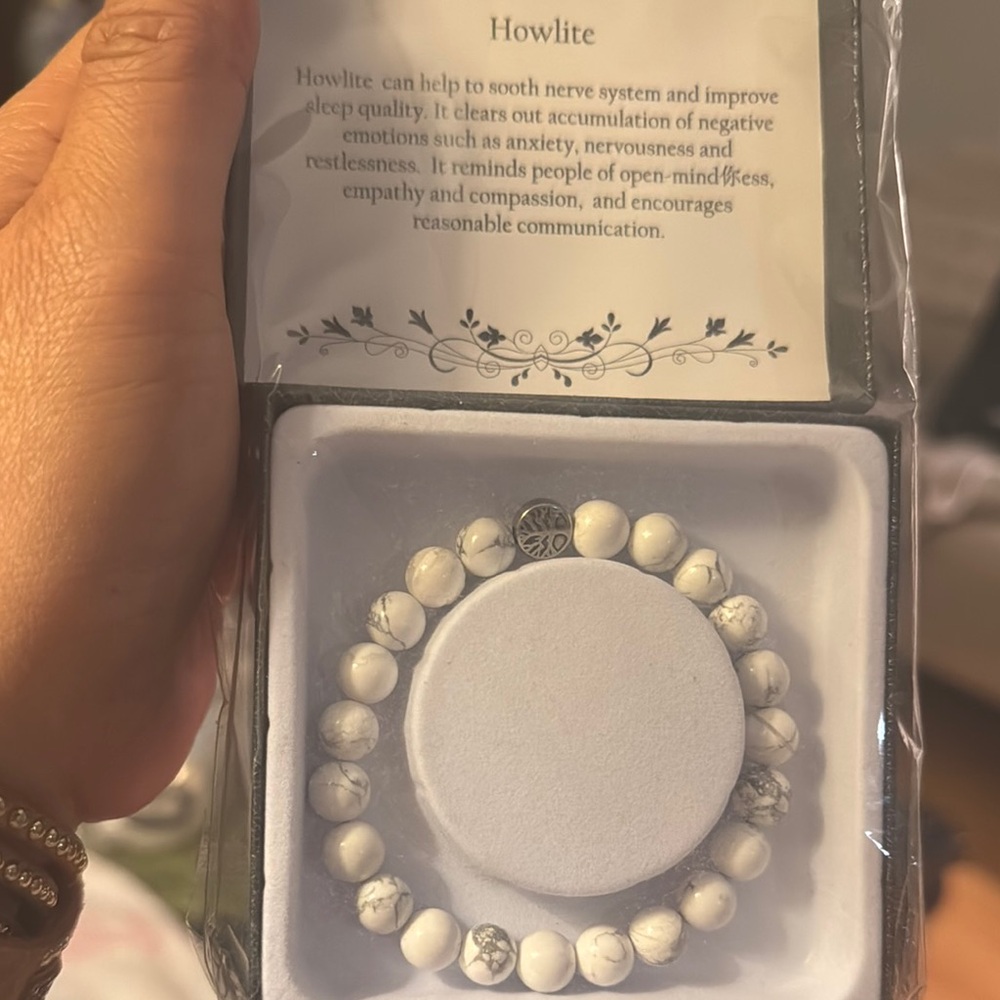 Elegant White Howlite Bracelet